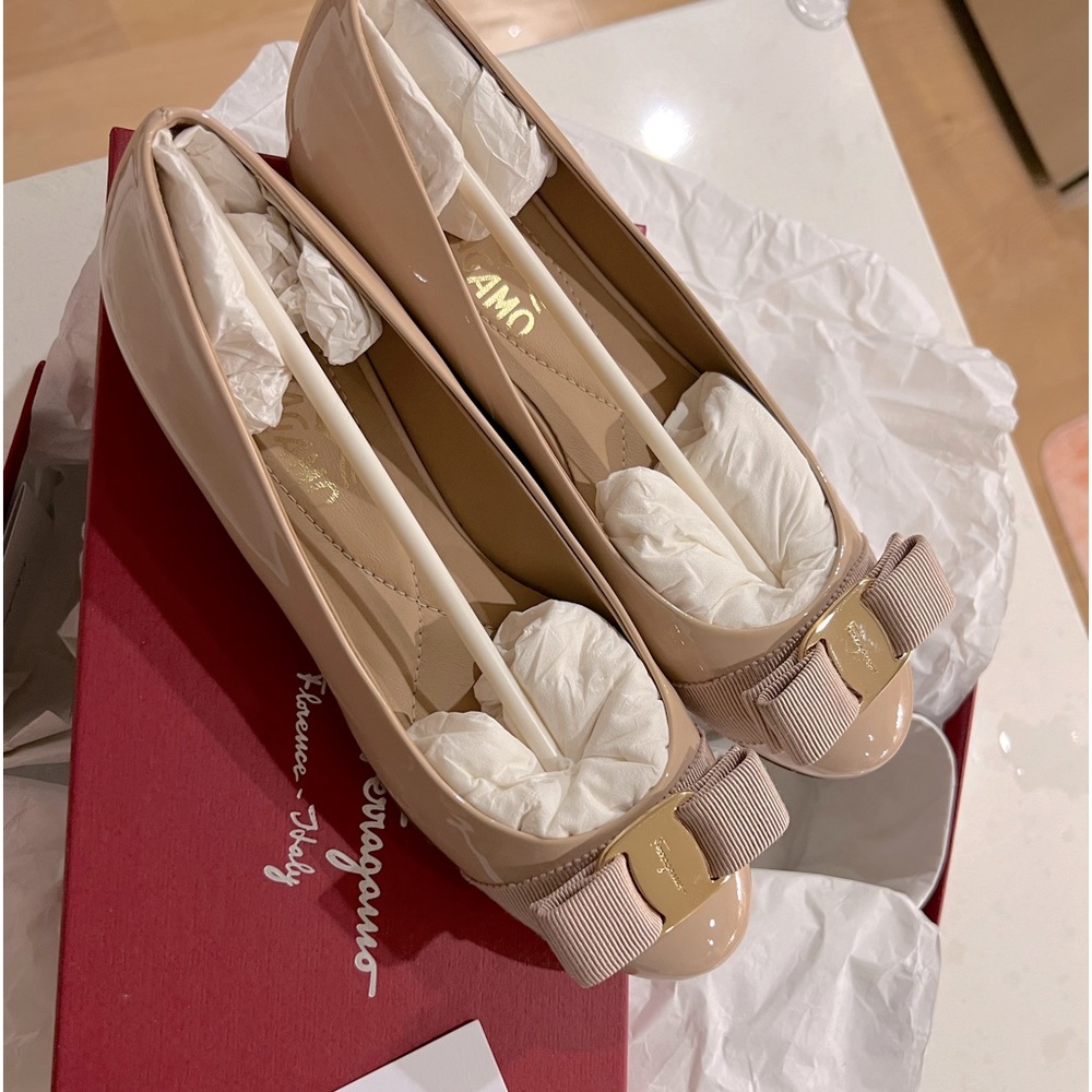 salvatore ferragamo varina ballet flats Beige size 5.5
